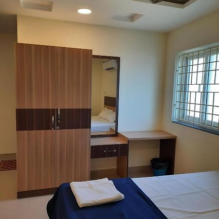 Отель Grk Residency Guduvancheri Экстерьер фото