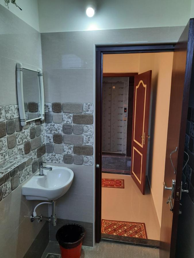 Отель Grk Residency Guduvancheri Экстерьер фото